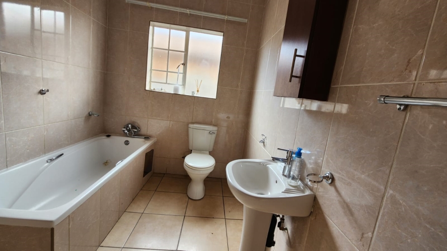 To Let 3 Bedroom Property for Rent in Waterval East North West